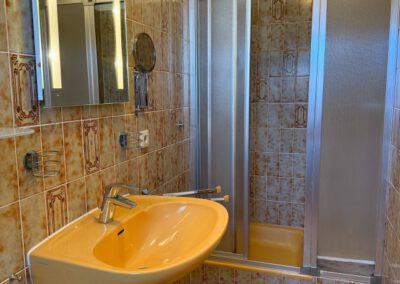Wohnung 2 im Erdgeschoss Badezimmer