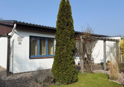 Haushälfte vor dem Dünengürtel