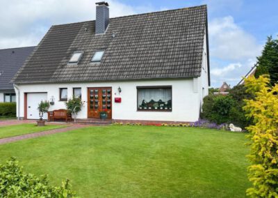 Wohnhaus mit Einliegerwohnung