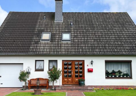Wohnhaus mit Einliegerwohnung